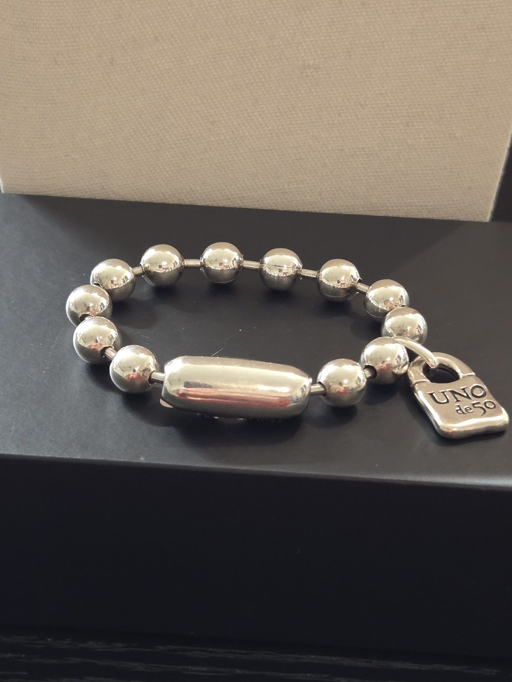 UNO de 50 Silver Ball Chain Beaded Bracelet with Charm